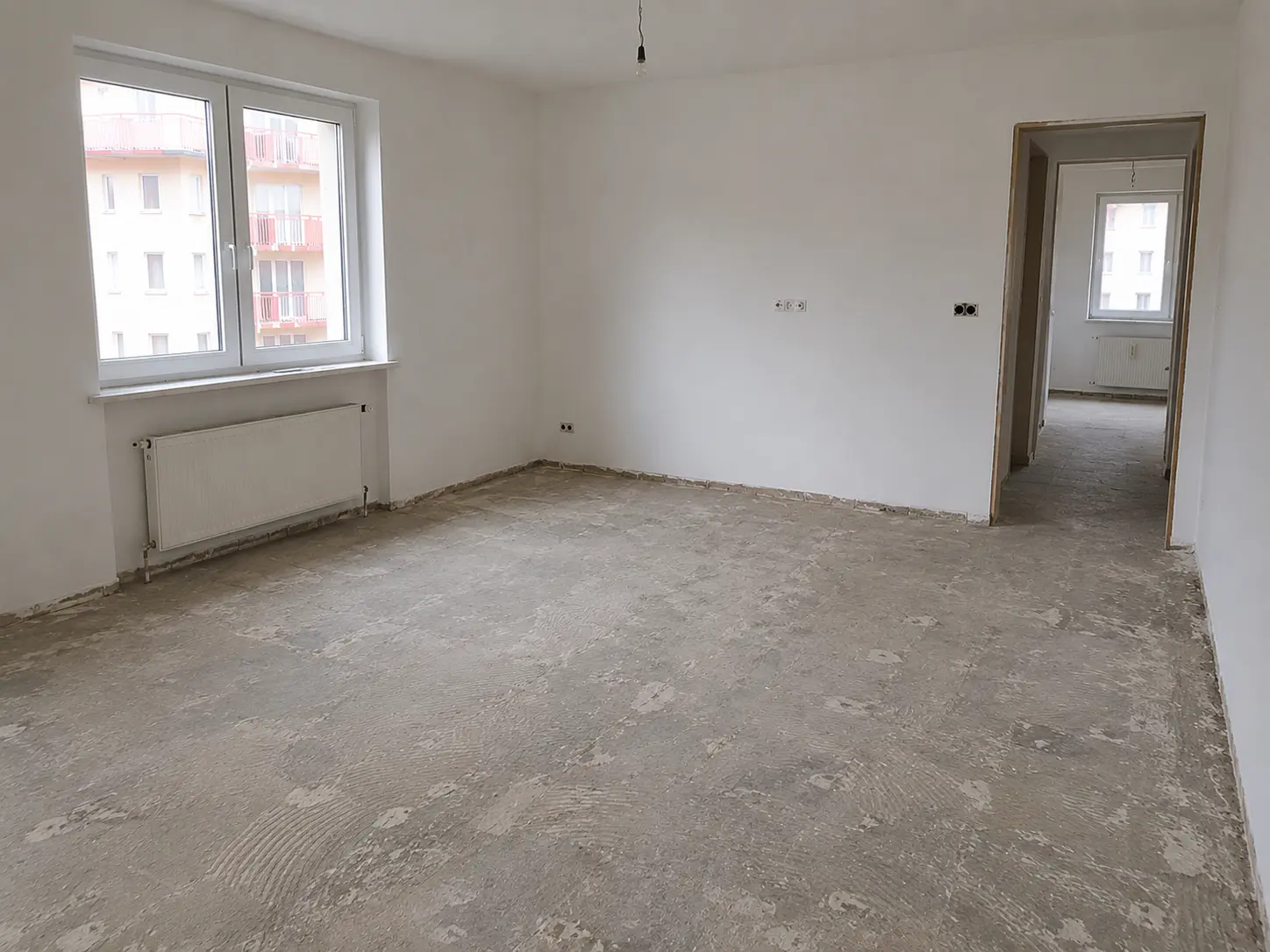 Vollständig leergeräumte Wohnung nach professioneller Entrümpelung in Rostock